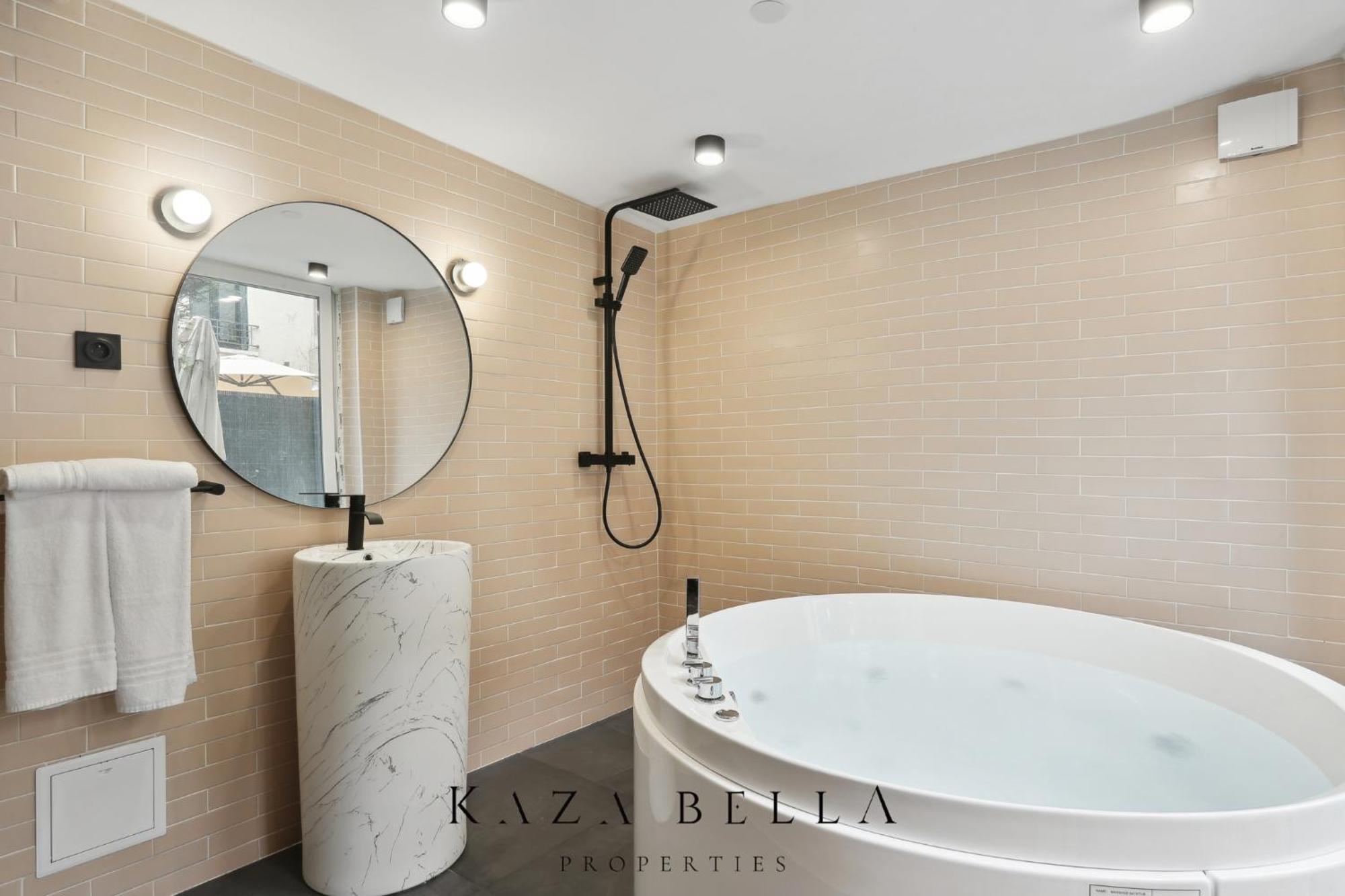 Kaza Bella - Maisons Alfort 6 Luxurious Little House With Private Garden And Jacuzzi Bagian luar foto